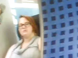 La perra se pajea el coño mientras es follada peliculas xxx castellanas por el culo