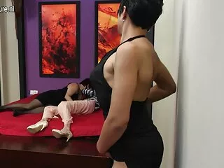Salpicó la cara de peliculas porno en español antiguas un amigo con orina