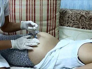Chica cachonda trabaja con un consolador y hace una mamada ver peliculas de porno en español