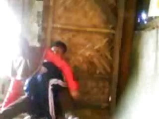 Milf de pelo rizado salta sobre una polla apretada pelicula pono en español