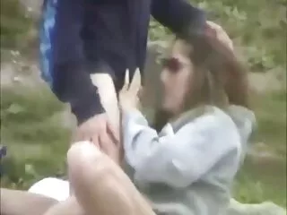 Mamada de una linda morena frente a hentai xxx en español la chimenea
