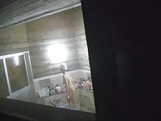 Mamá de grandes pechos se folla con un vibrador subtitulados xxx en la oficina