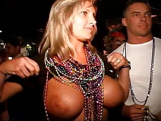 La peliculas de incesto en español completas tetona Kerri Marie con un vestido negro