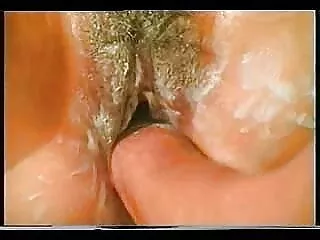 Novia de ojos bonitos sexo gratis peliculas completas adora el sexo en un sofá azul
